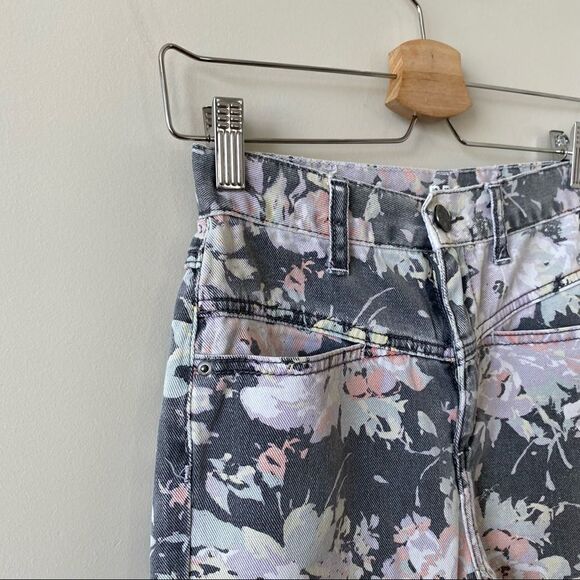 Bdg-Mom Dark Floral High Rise Jeans (Size:24) - Picture 6 of 13
